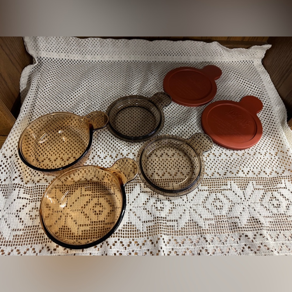 Corning Visions Heat’n’Eat, set of 2. Includes glass lid & plastic lid.